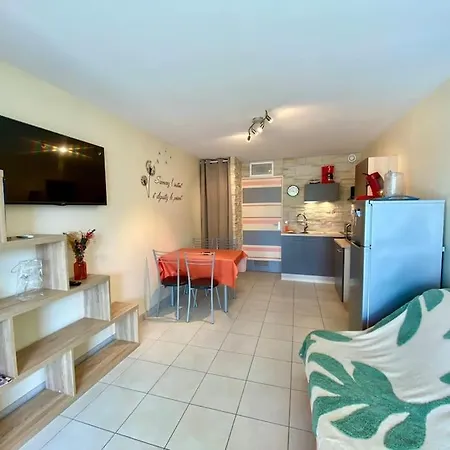 Apartment Les Floralies - Dans Avec Piscine Le Grau-du-Roi